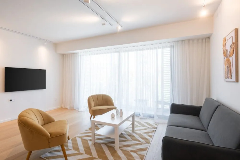 LIV Athinum 1 - Luxury Apartment 2B — отель с удобствами в Афины