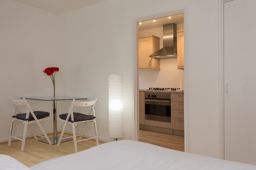1 Bedroom Apartment in Chelsea Sleeps 3 — комфортный отель в Лондоне