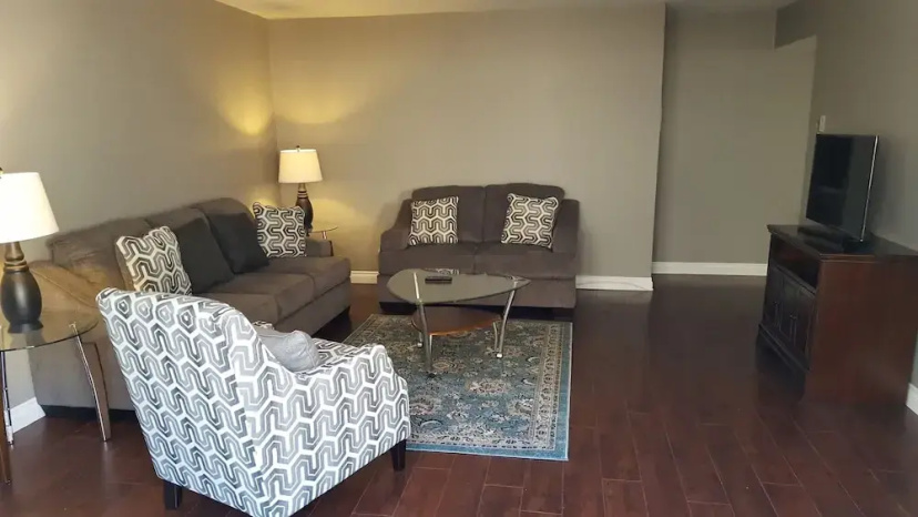 Fully Renovated 1 min. to Melrose Ave. — отель в Лос-Анджелесе, Соединенные Штаты Америки