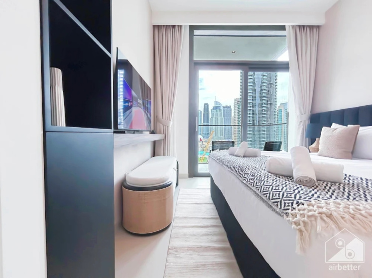 Luxury Burj Crown Downtown 4 Bedroom With Balcony — отель с удобствами в Дубае