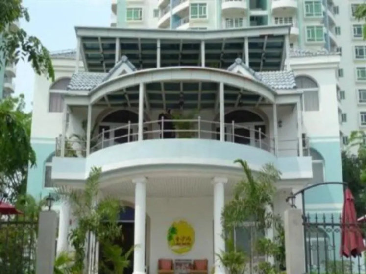 Цены на Golden Beach Villa Sanya в Санье