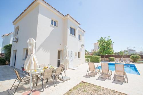 The Complete Guide to Renting Your Exclusive Holiday Villa in Sotira with Private Pool and Close to the Beach, Sotira Villa 1302 — отель с удобствами в Айя-Напа