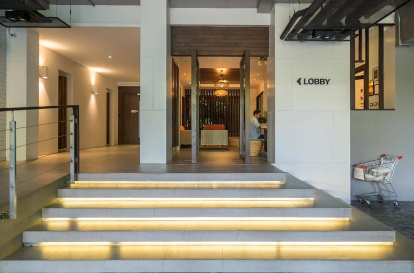 Et420 - Pool View Patong Studio With Pool and Shuttle to Beach — отель с удобным расположением в Патонг