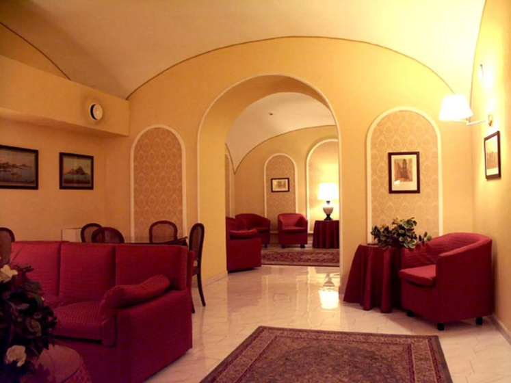 Hotel Nuovo Rebecchino — забронировать отель в Неаполе