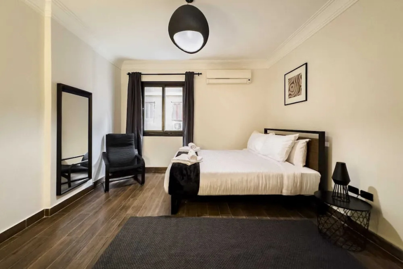 The Gorgeous Graphite 2bdr 5min to CAI Airport — отель с удобным расположением в Каире