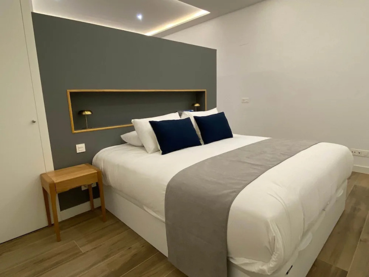 w Warm Modern 1BR Apartment in Chueca — комфортный отель в Мадриде