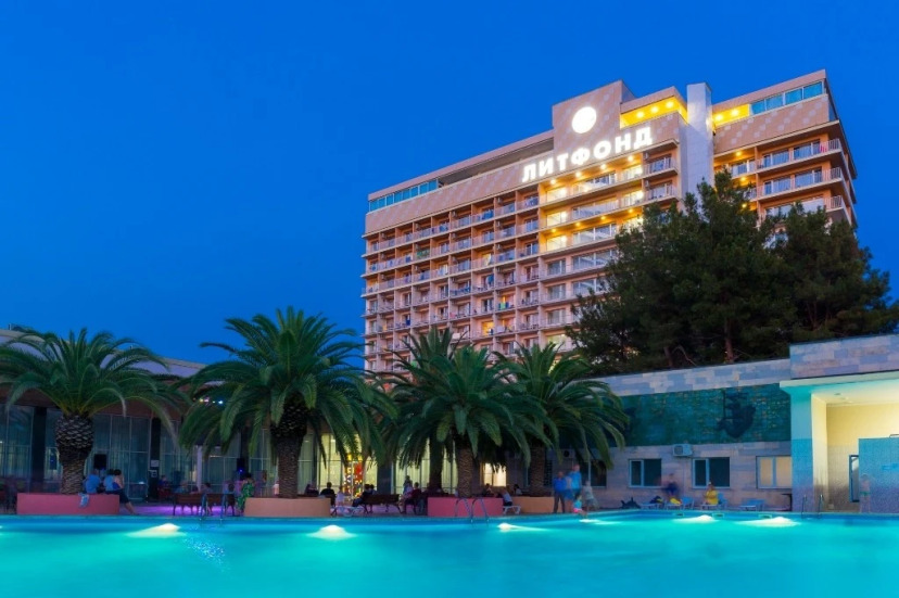 Otel' Dom tvorcestva im. D. Gulia (Litfond) — отель с удобствами в Пицунда