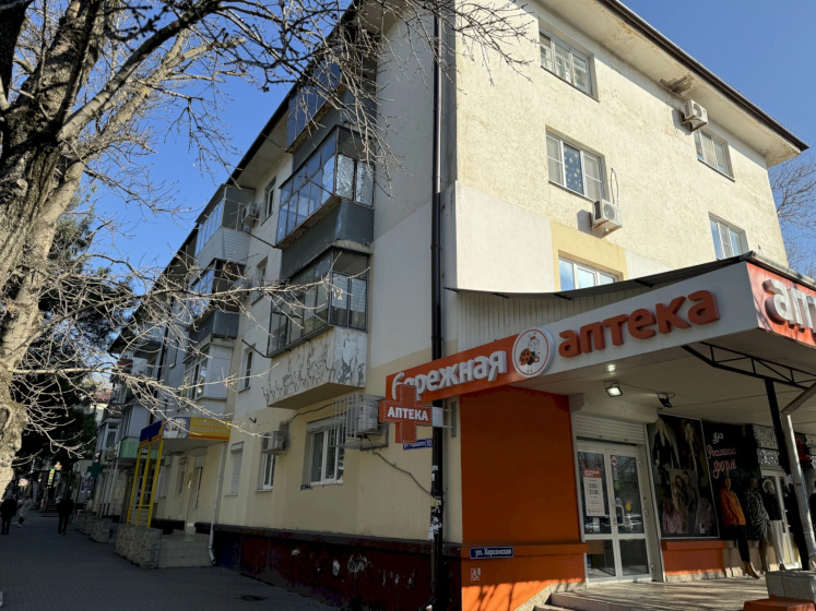 Квартира 239 в Центре 5 Мин до Моря Балкон Вид на Горы — отель с удобным расположением в Геленджике
