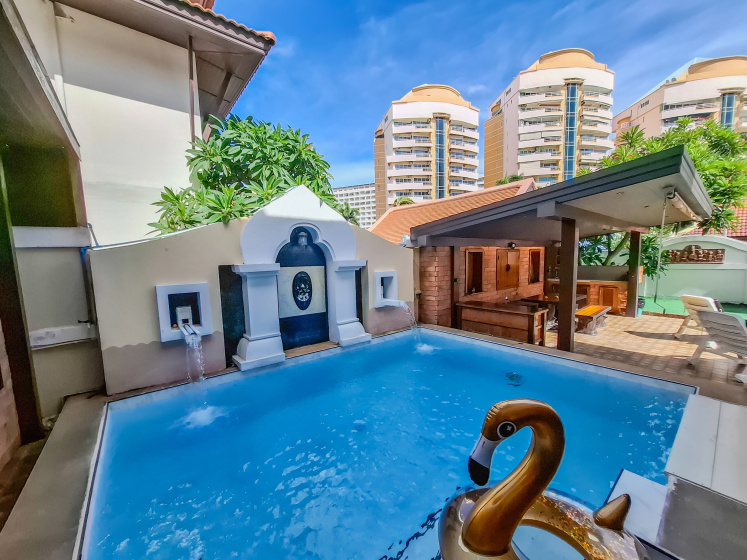 Вилла Thabali Oasis private pool 3bhk — отель с удобным расположением в Паттайе