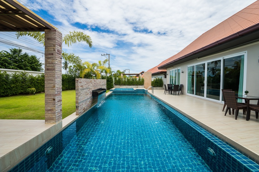 Вилла The Ville Jomtien Pool — отель с удобным расположением в Паттайе