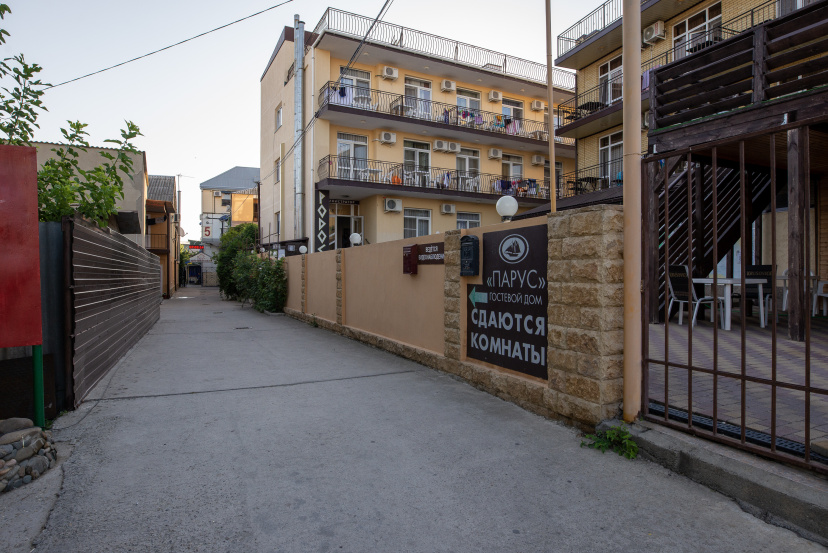 Цены на Parusnik Guest House в Витязево