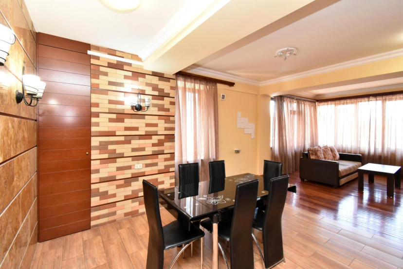 Апартаменты RentInnYerevan Mher Mkrtchyan 1 street — комфортный отель в Ереван