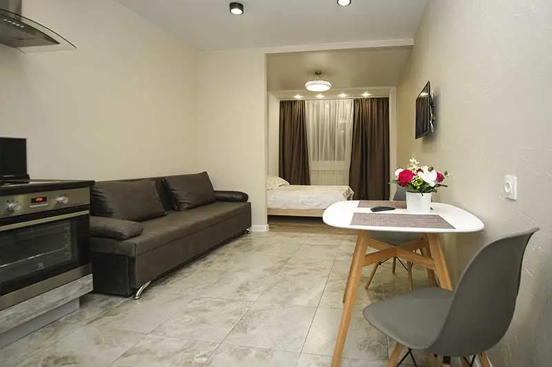 Квартира на Симбирцева 1-к. 36 м² 2/14 этаж — забронировать отель в Саратове