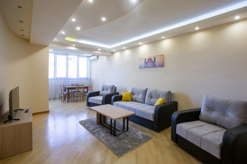 Апартаменты Umba Apartment N4 - балкон и вид на гору Арарат 3 — отель в Ереван, Армения
