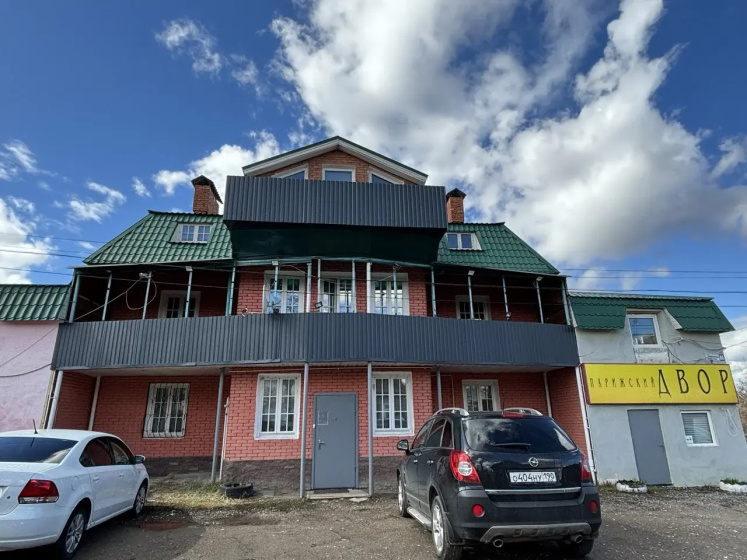 Gostevoj dom Parizskij Dvor — отель с удобным расположением в Чебоксарах