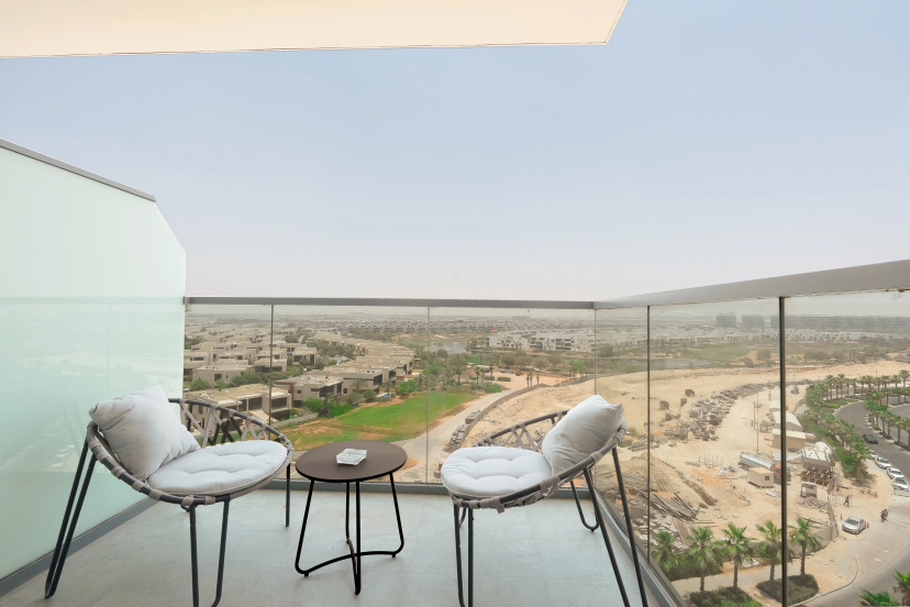 Апартаменты KeyRock Living | Golf Gate Apt with Pool Access — отель с удобствами в Дубае