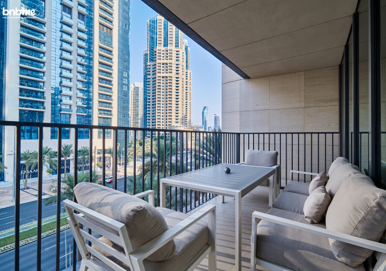 Цены на Апартаменты Bnbmehomes  Burj Downtown Ultra-Lux Duplex Marvel - 212 в Дубае