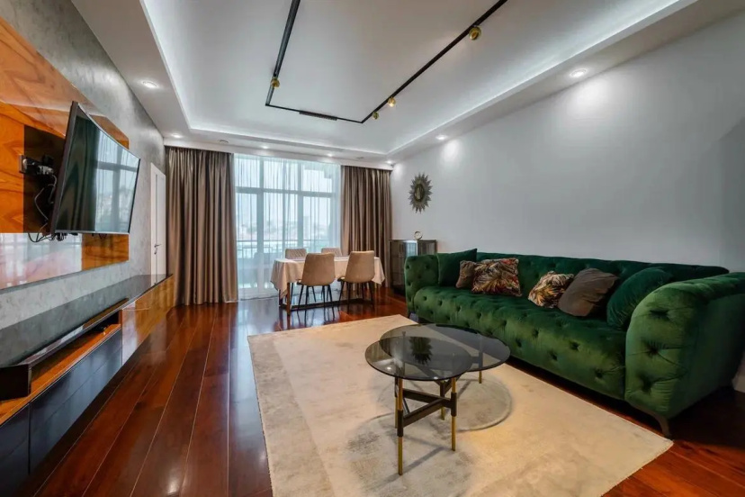 Апартаменты Просторные Real Apartments с дизайнерским ремонтом — отель с удобным расположением в Сочи