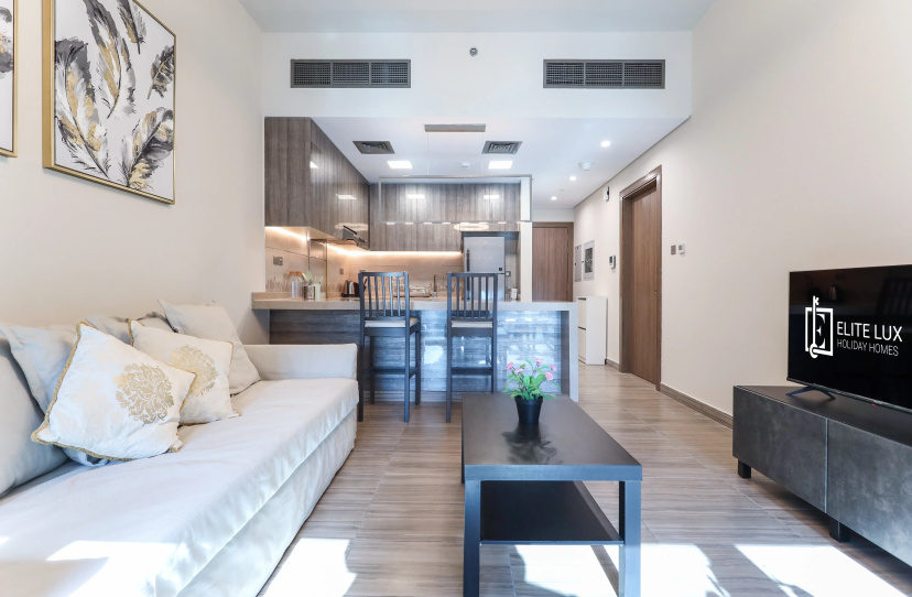 Апартаменты Elite LUX Holiday Homes - Stunning Lake View 1BHK Retreat in JLT Dubai — забронировать отель в Дубае