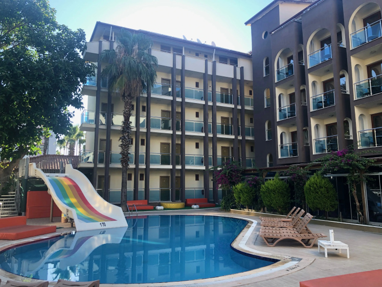 Astoria Beach Hotel — комфортный отель в Ичмелер