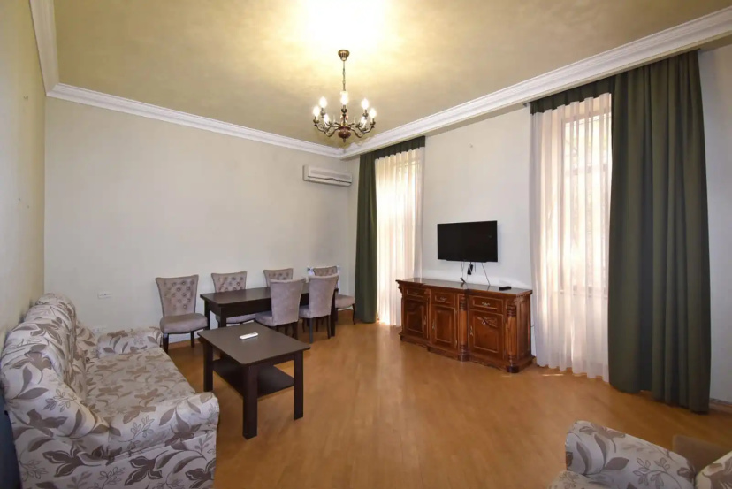 Apartamenty RentInnYerevan Nalbandyan 27 — забронировать отель в Ереван
