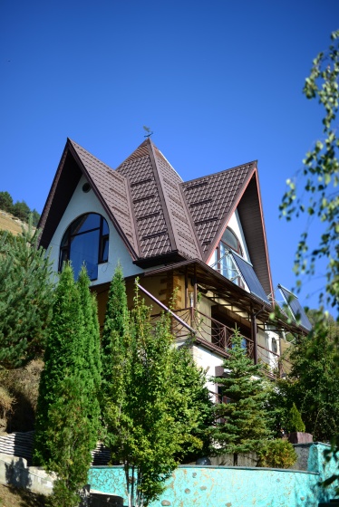 Гостевой дом Mountain Cottage — забронировать отель в Кисловодске
