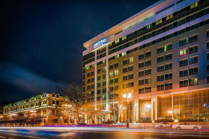 Сравните цены на Radisson Baku Hotel в Баку