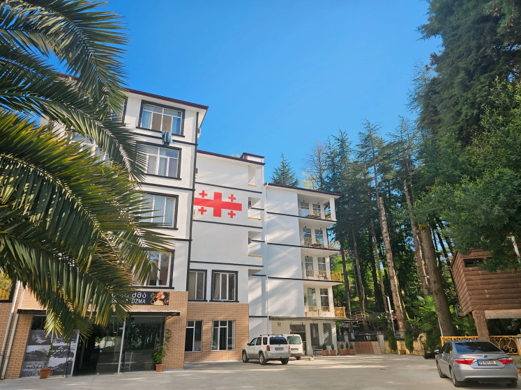 Otel' BATUMI GREEN PARK HOTEL — отель в удобной локации в Батуми