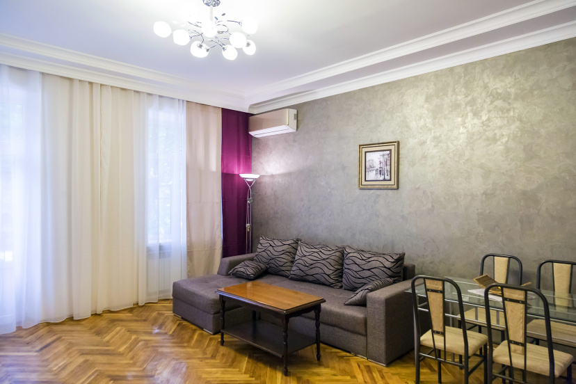 Апартаменты Spacious 2 Bedroom in City Center — забронировать отель в Ереван
