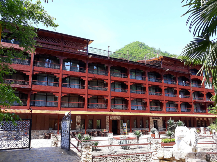 Griffon Hotel — отель в удобной локации в Новый Афон