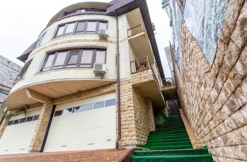 Uyutnaya studiya Apartments — забронировать отель в Сочи