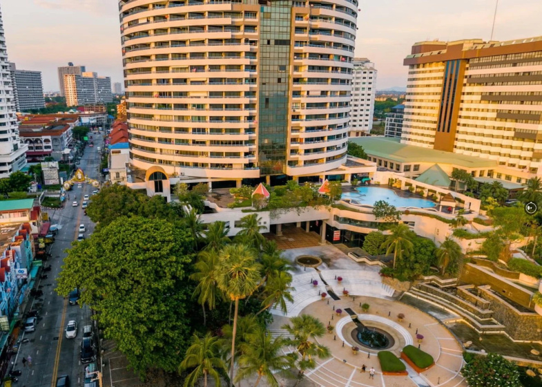 Апартаменты Jomtien Plaza Condotel — отель с удобствами в Паттайе
