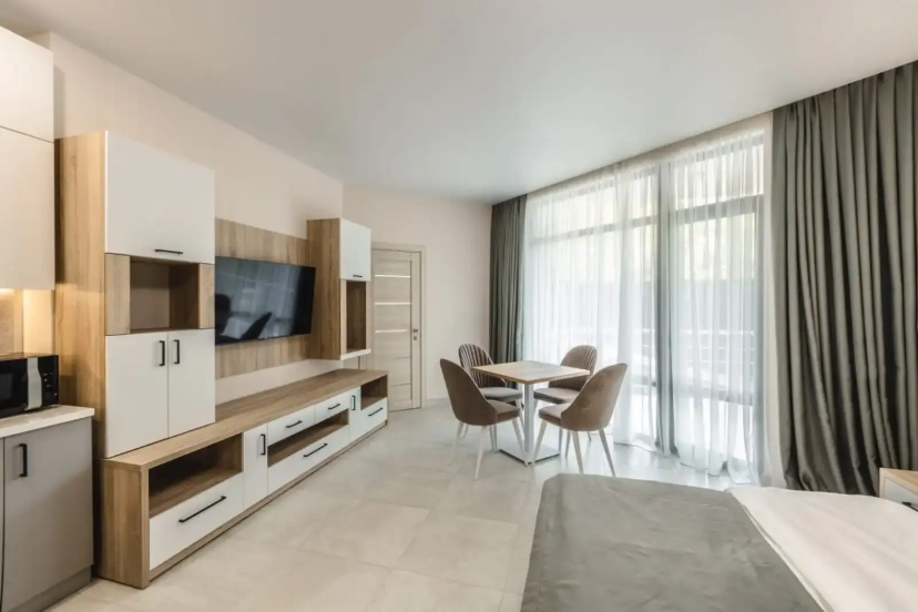 Kvartira Studia s Detskoj Lodziej ot UK Family Pride Apartments — отель в Ялта, Россия