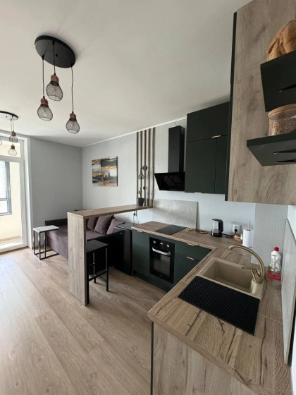 Kvartira Studia Loft v ZK Biznes-Klassa Novokol'covskij — отель с удобствами в Екатеринбурге