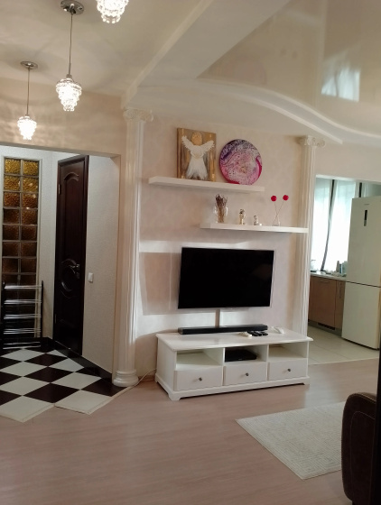 Цены на Kvartira Pritomskij Klassik, 2-komnatnye apartamenty naprotiv Kassacionnogo suda, radom s Kuzbass-Arena в Кемерове