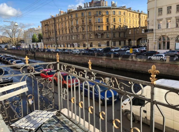 Апартаменты 2 спальни с камином около Банковского мостика — отель в Санкт-Петербурге, Россия