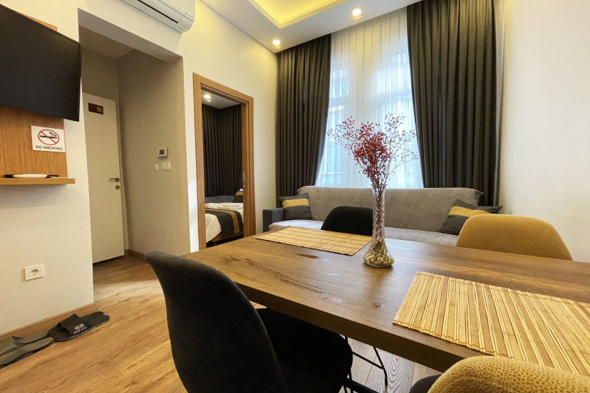 Апартаменты 1BR Clean 7 Min By Walk To Metro — отель с удобным расположением в Стамбуле