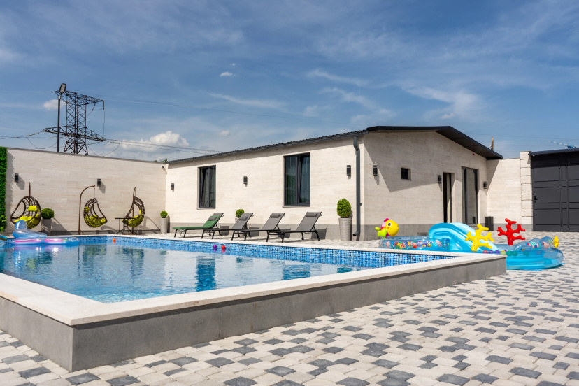 Вилла Santorini villa with pool near airport — отель с удобствами в Ереван