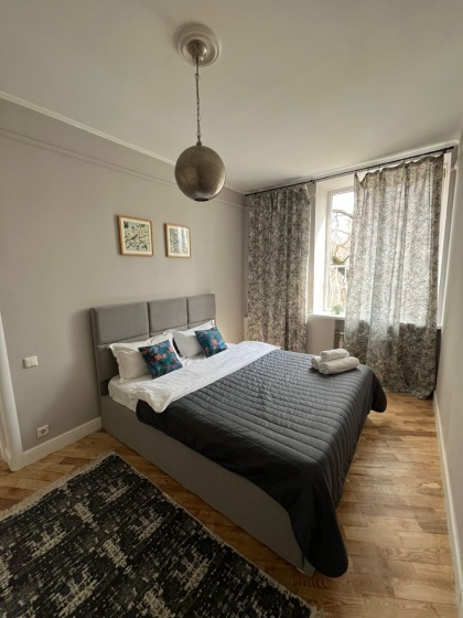 Цены на Квартира M.O.O.N APARTMENTS  Толе би Тулебаева кв 8 Центр в Алматы