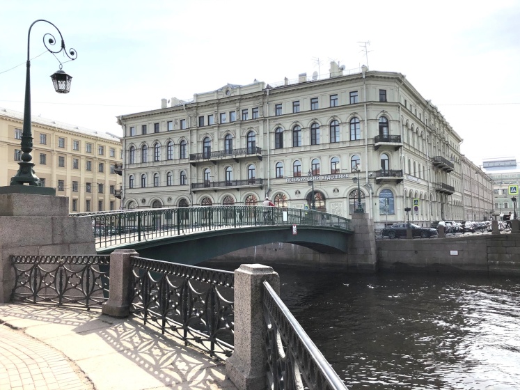 Цены на Квартира Тихая квартира в центре в Санкт-Петербурге