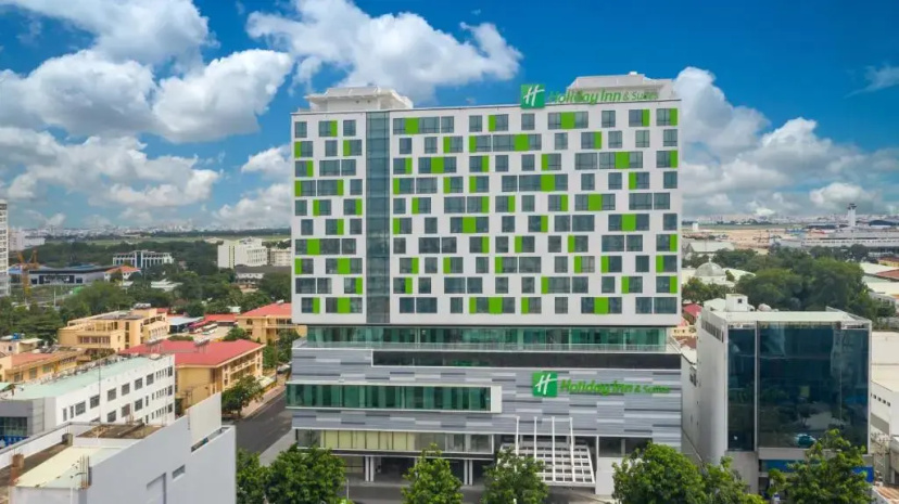 Otel' Holiday Inn & Suites Saigon Airport — отель в Хошимине для семейного отдыха
