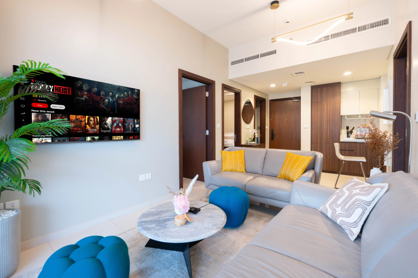 Апартаменты Keyrock Chic 2BR Escape Pool & Lake View — отель с удобствами в Дубае