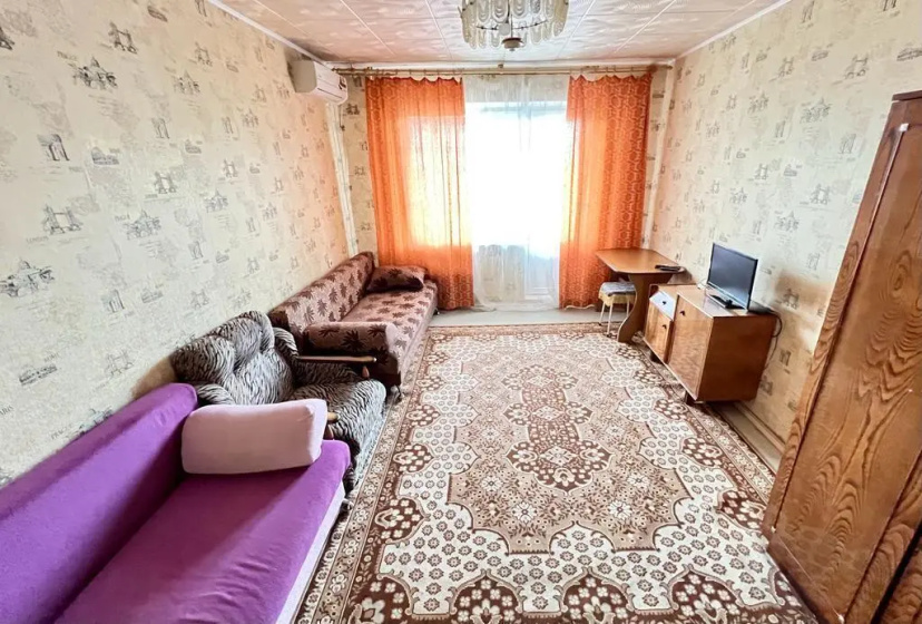 Квартира Просторная Трёхкомнатная — забронировать отель в Краснодаре