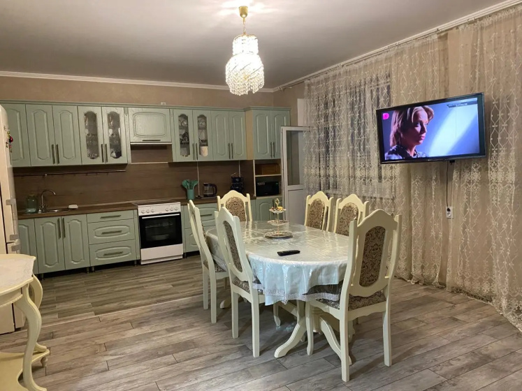 Квартира Просторная Двухкомнатная — забронировать отель в Кисловодске