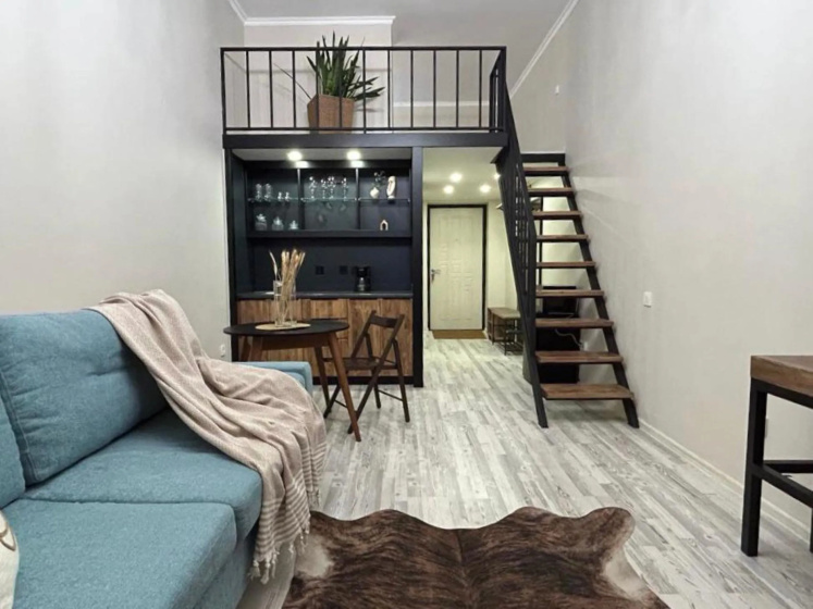 Апартаменты Двухуровневая студия Loft в центре города — забронировать отель в Алматы