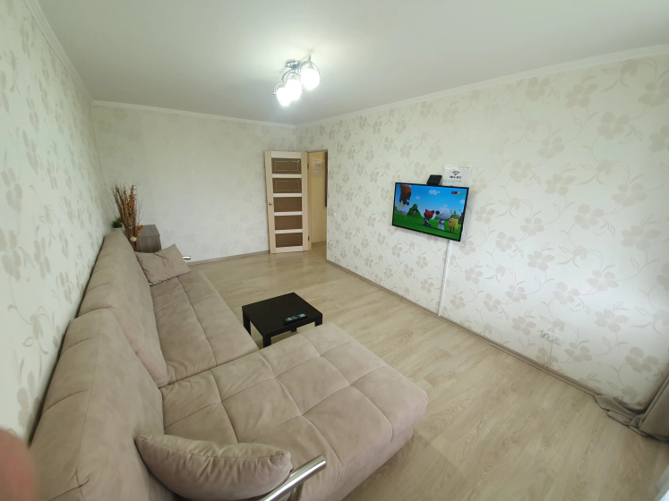 Квартира Виталий HouseRent Двухкомнатная по ул. Нефтяников, 27 — забронировать отель в Альметьевск
