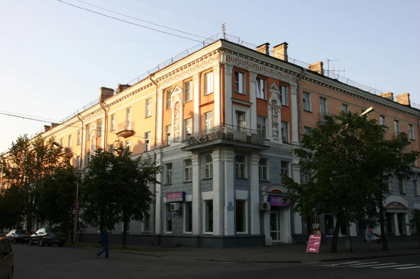 Апартаменты Газон 3/1 — забронировать отель в Великом Новгороде