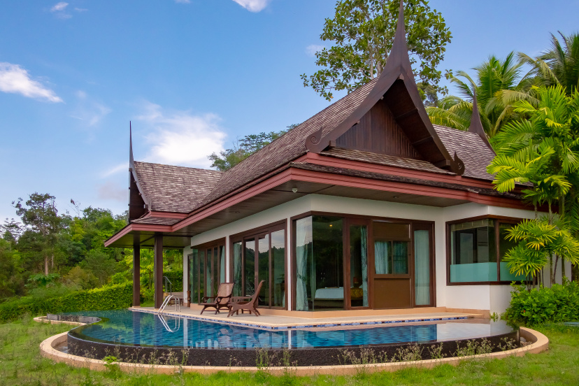 Ocean view Villa with Infinity Pool & King-bed — отель с удобным расположением в Пхукете