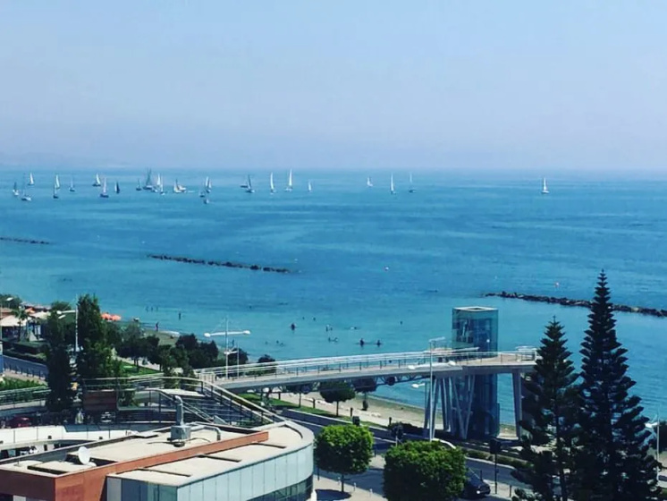 Apartamenty Eden Beach — отель с удобным расположением в Лимассол
