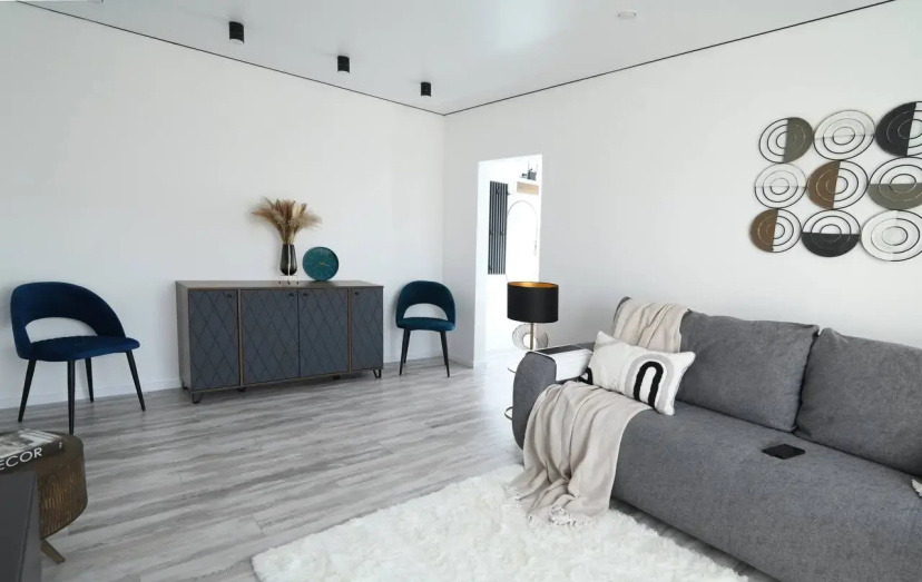 Kvartira s dizajnerskim remontom Rent House v centre — отель с удобствами в Волгограде